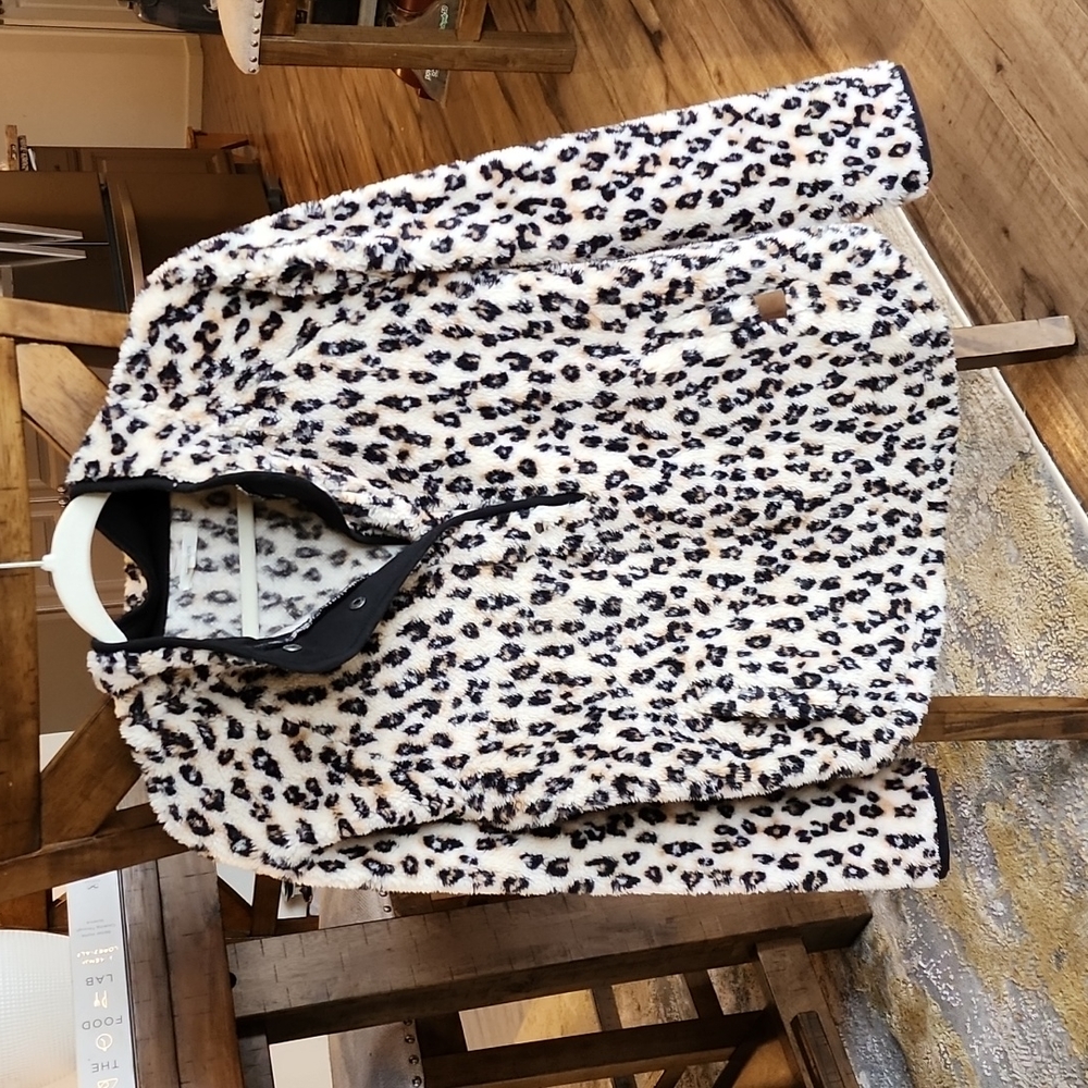 NWOT 🐆  Leopard sherpa sweatshirt
